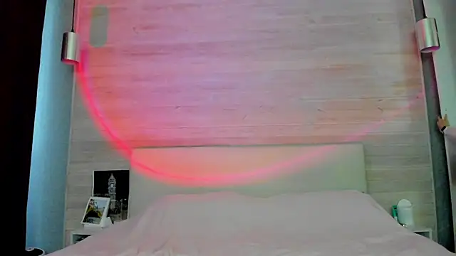 molly hunt  online show from 04-24-26, 03:31