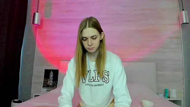 molly hunt  online show from 04-26-26, 04:43