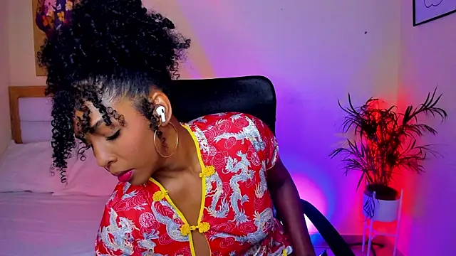 Snapshot of AitanaBrown_ chatting on 05-05-26, 08:28 AitanaBrown online show from 05-05-26, 08:28