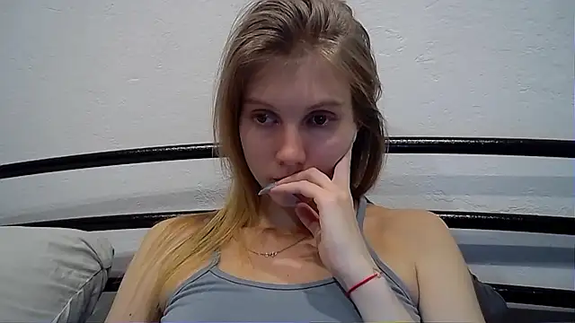 Snapshot of MaryMiton chatting on 12-07-24, 03:30 MaryMiton online show from 12-07-24, 03:30