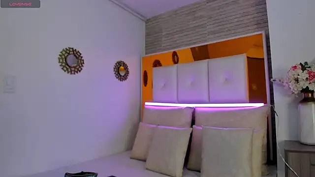 Snapshot of ShaniaBrownn chatting on 12-21-24, 07:49 ShaniaBrownn online show from 12-21-24, 07:49