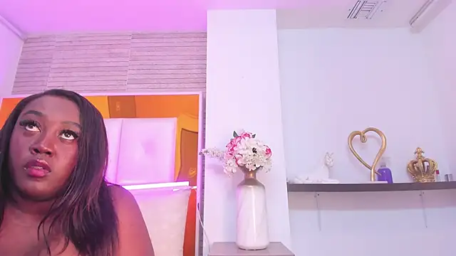 Snapshot of ShaniaBrownn chatting on 01-15-25, 11:08 ShaniaBrownn online show from 01-15-25, 11:08