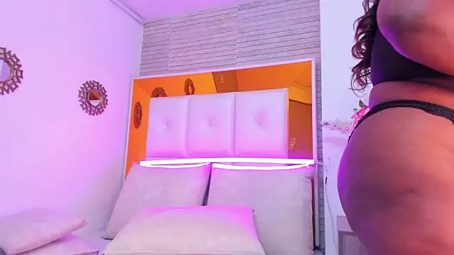 Snapshot of ShaniaBrownn chatting on 01-16-25, 11:06 ShaniaBrownn online show from 01-16-25, 11:06