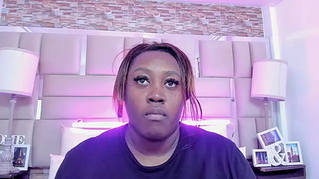 Snapshot of ShaniaBrownn chatting on 09-26-25, 07:40 ShaniaBrownn online show from 09-26-25, 07:40