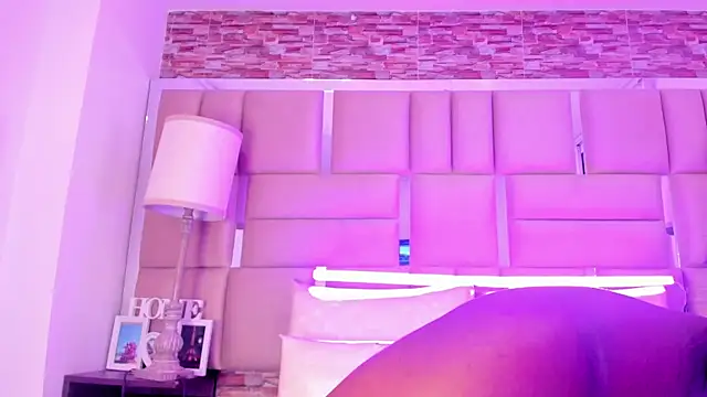 Snapshot of ShaniaBrownn chatting on 10-11-25, 07:56 ShaniaBrownn online show from 10-11-25, 07:56