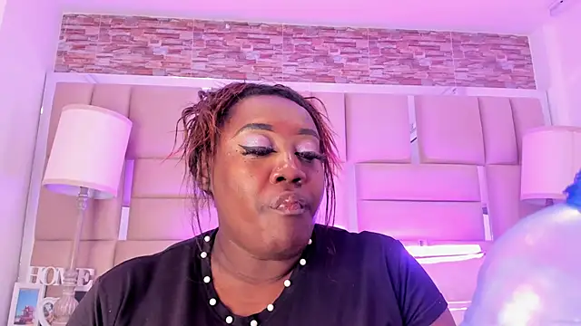 Snapshot of ShaniaBrownn chatting on 10-18-25, 06:19 ShaniaBrownn online show from 10-18-25, 06:19