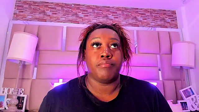 Snapshot of ShaniaBrownn chatting on 10-21-25, 07:47 ShaniaBrownn online show from 10-21-25, 07:47