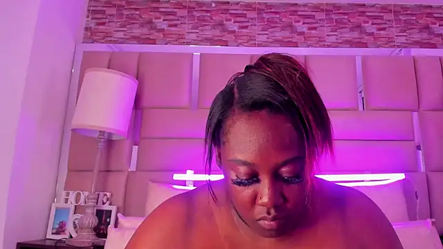 Snapshot of ShaniaBrownn chatting on 10-22-25, 07:46 ShaniaBrownn online show from 10-22-25, 07:46