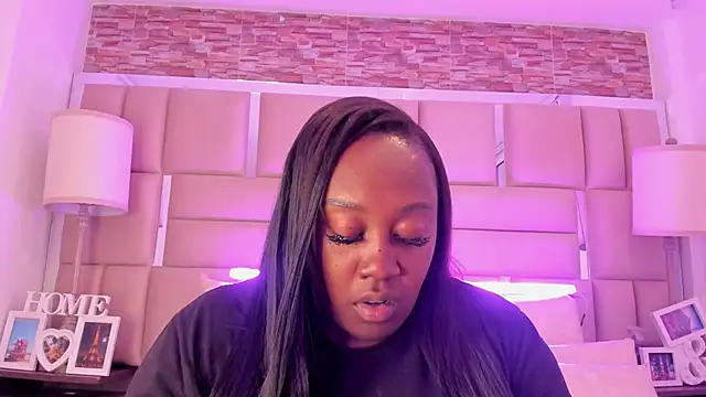 ShaniaBrownn online show from 01-06-26, 07:39