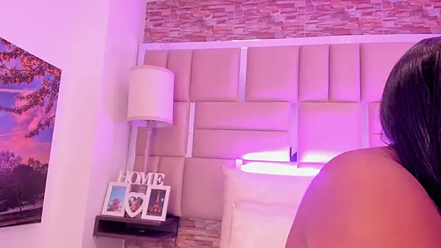 ShaniaBrownn online show from 01-09-26, 07:48