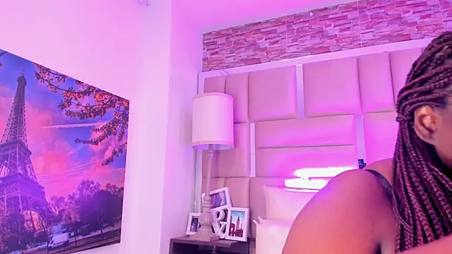 ShaniaBrownn online show from 04-21-26, 07:28