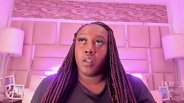 ShaniaBrownn online show from 05-11-26, 07:33