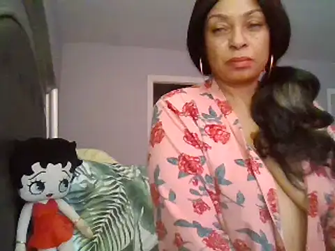 MSweetLindaParks online show from 02-15-25, 03:17