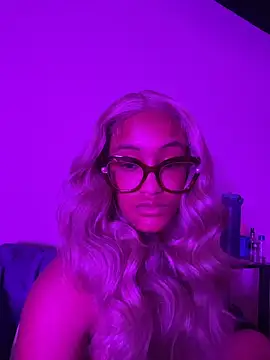 Snapshot of MyssFiji chatting on 10-23-25, 11:03 MyssFiji online show from 10-23-25, 11:03