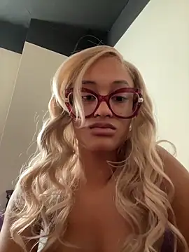 Snapshot of MyssFiji chatting on 11-03-25, 10:10 MyssFiji online show from 11-03-25, 10:10