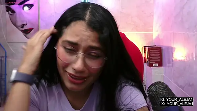 LauraRuiz1 online show from 05-15-26, 10:50