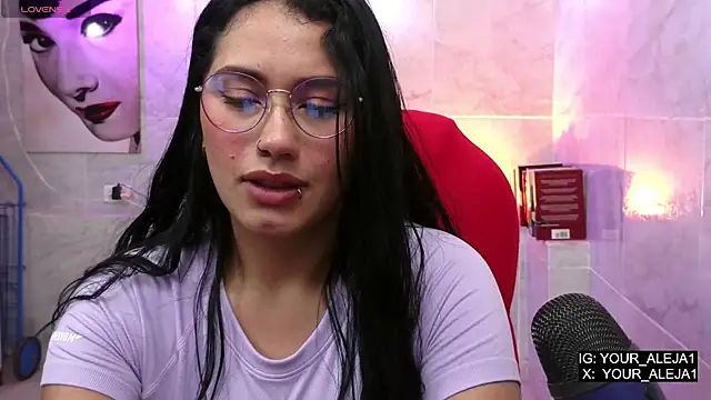LauraRuiz1 online show from 05-15-26, 11:12