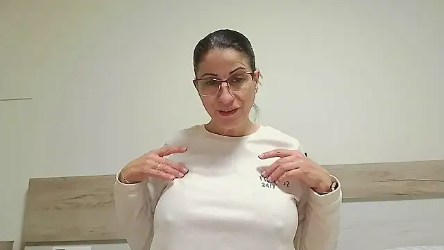 Sanada hot online show from 01-14-26, 09:37