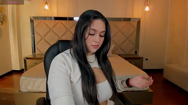 ToriCrossX online show from 02-18-25, 12:28