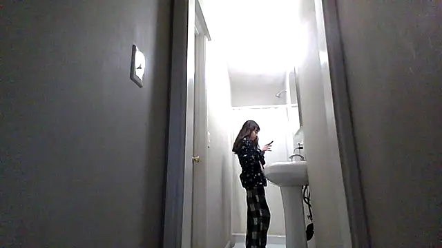 petitedoll29 online show from 11-18-25, 08:24