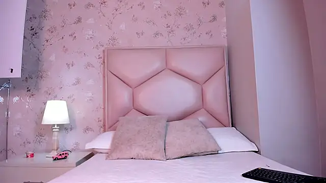 Snapshot of ambar_sullivan chatting on 10-28-25, 11:36 ambar sullivan online show from 10-28-25, 11:36