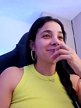 Snapshot of miaeyes chatting on 01-11-25, 04:25 miaeyes online show from 01-11-25, 04:25