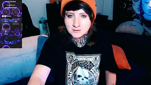 Snapshot of Marieblueeyes chatting on 09-10-25, 02:44 Marieblueeyes online show from 09-10-25, 02:44