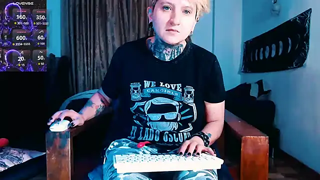 Snapshot of Marieblueeyes chatting on 11-24-25, 11:04 Marieblueeyes online show from 11-24-25, 11:04