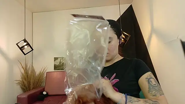 Perla Campbell online show from 10-15-25, 07:03