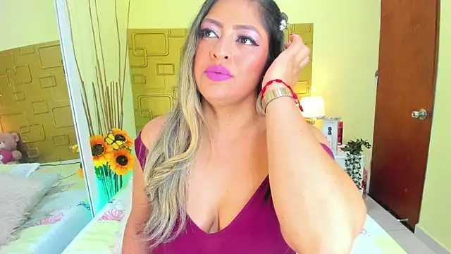 Julia Haye online show from 01-19-25, 04:54