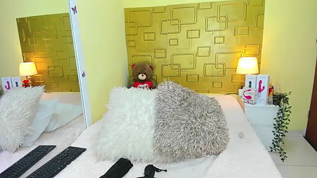 Julia Haye online show from 10-04-25, 05:44