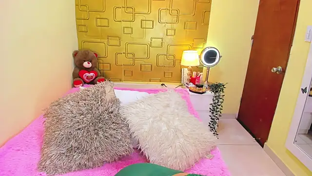 Julia Haye online show from 11-30-25, 10:03