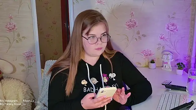 sinnamon  online show from 10-19-25, 12:39