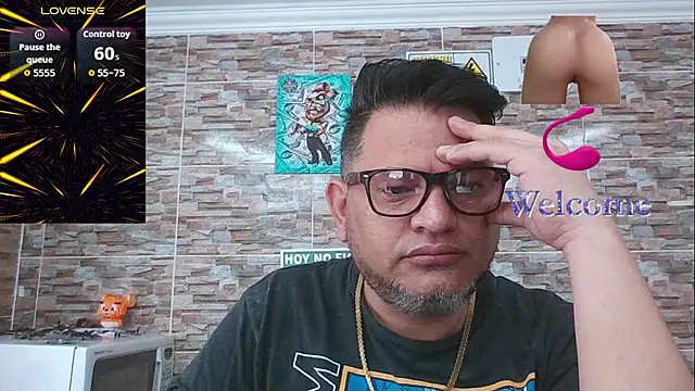 Snapshot of SexDiffrent chatting on 10-27-25, 03:38 SexDiffrent online show from 10-27-25, 03:38