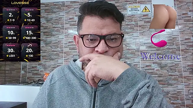 Snapshot of SexDiffrent chatting on 10-28-25, 04:31 SexDiffrent online show from 10-28-25, 04:31