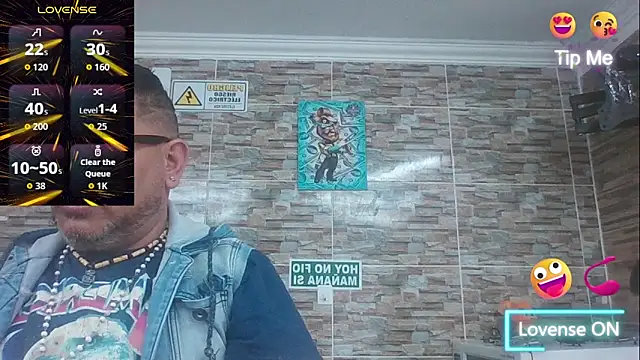 Snapshot of SexDiffrent chatting on 11-15-25, 04:03 SexDiffrent online show from 11-15-25, 04:03