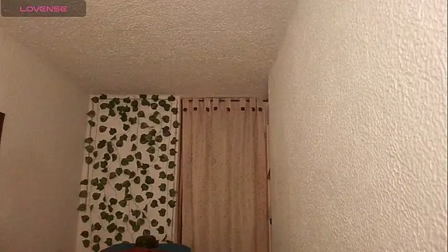 Snapshot of SexDiffrent chatting on 12-18-25, 04:57 SexDiffrent online show from 12-18-25, 04:57