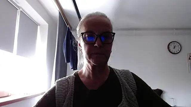 Snapshot of ina_tits chatting on 11-25-25, 10:59 ina tits online show from 11-25-25, 10:59