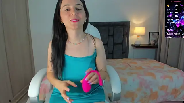 Snapshot of lucia_s1 chatting on 02-19-25, 11:06 lucia s1 online show from 02-19-25, 11:06