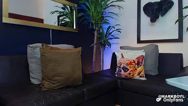 Snapshot of Markboyl chatting on 12-22-24, 02:38 Markboyl online show from 12-22-24, 02:38