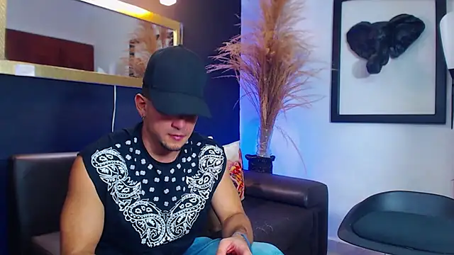 Snapshot of Markboyl chatting on 10-14-25, 03:24 Markboyl online show from 10-14-25, 03:24