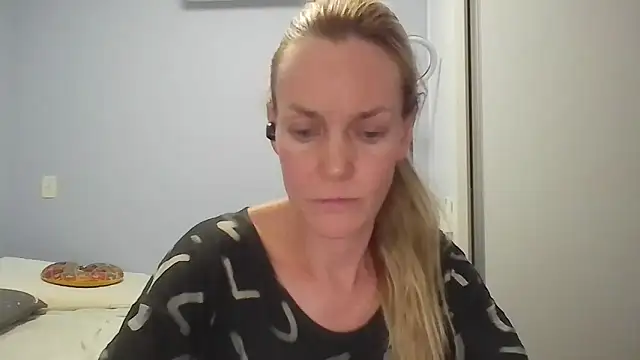 Annylove1 online show from 04-10-26, 12:16