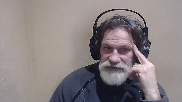 Snapshot of AlexNudo chatting on 01-18-25, 03:27 AlexNudo online show from 01-18-25, 03:27