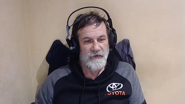 Snapshot of AlexNudo chatting on 10-22-25, 03:12 AlexNudo online show from 10-22-25, 03:12