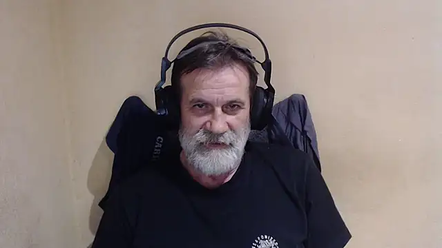 Snapshot of AlexNudo chatting on 10-24-25, 07:10 AlexNudo online show from 10-24-25, 07:10