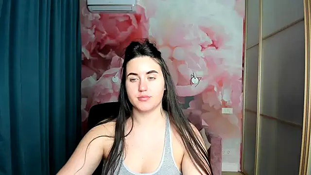 Roxie Bradley online show from 12-15-24, 05:02