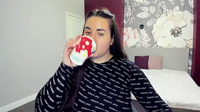 Roxie Bradley online show from 10-22-25, 05:41