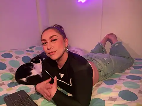 Im sophiie online show from 01-21-25, 05:49