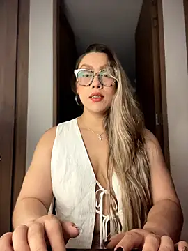 Im sophiie online show from 04-21-26, 07:14