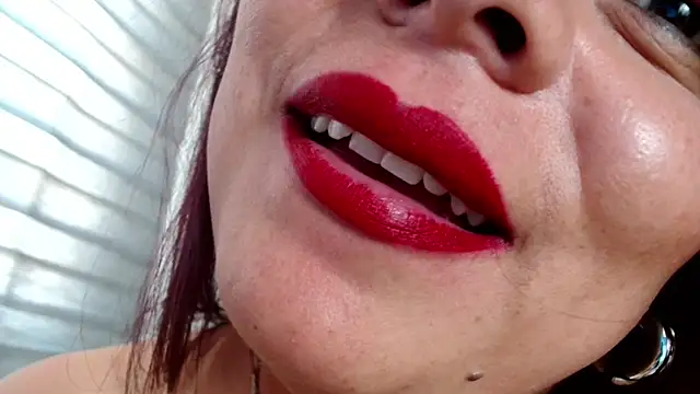 Snapshot of VIOLETTA-HOT chatting on 01-22-25, 04:44 VIOLETTA-HOT online show from 01-22-25, 04:44